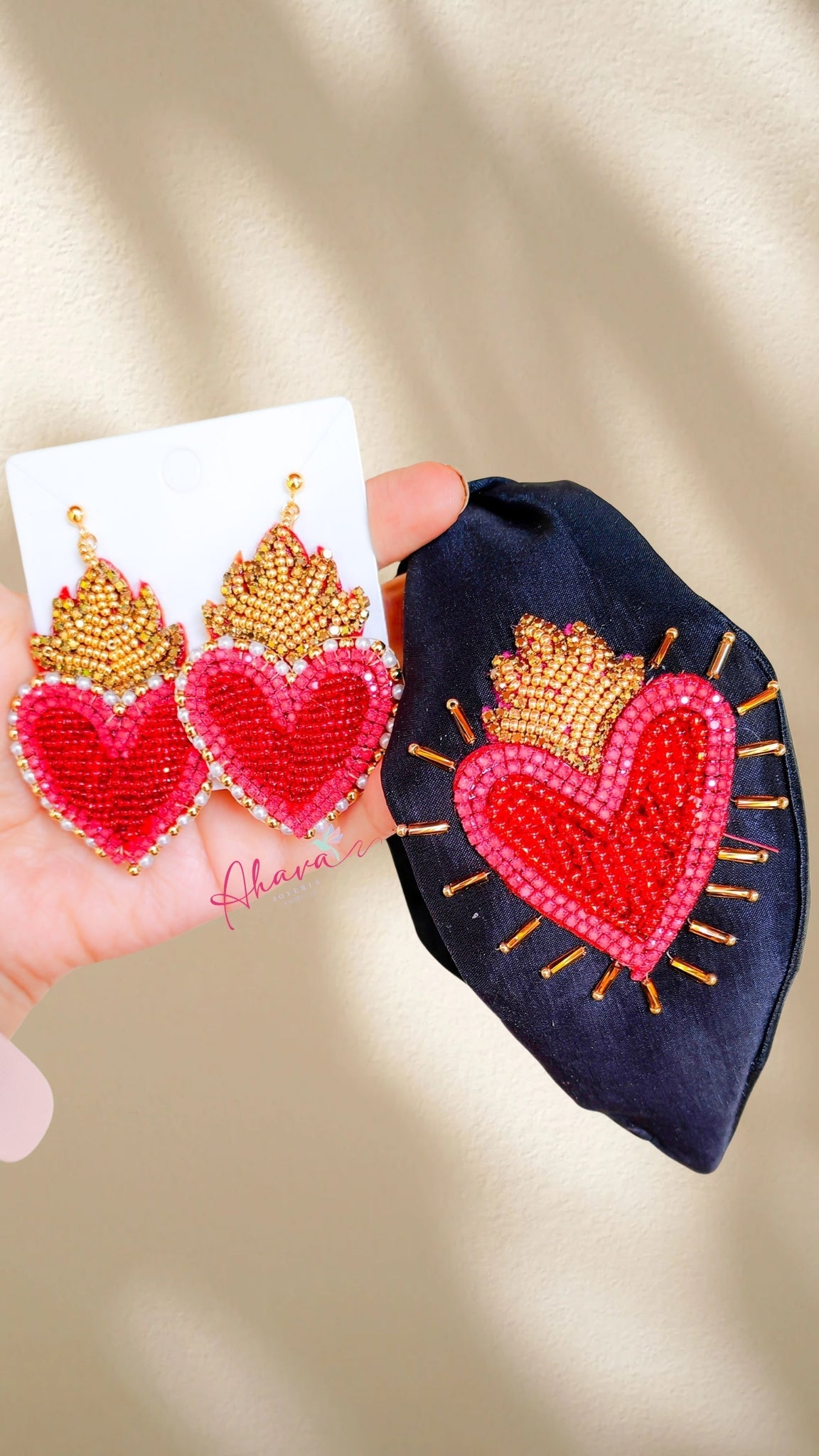 Aretes bordado artesanal corazón con fuego - Ahava joyería artesanal
