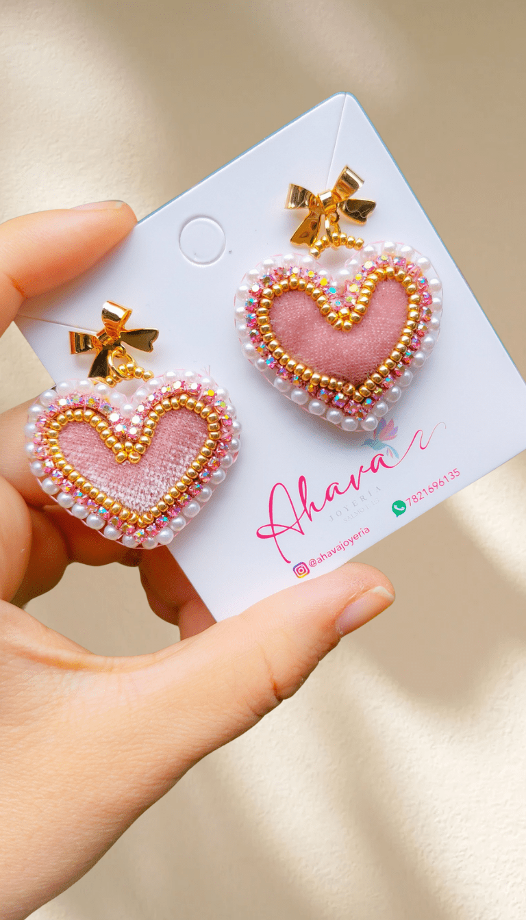 Aretes bordados hecho a mano coquette - Ahava joyería artesanal