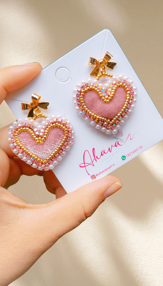 Aretes bordados hecho a mano coquette - Ahava joyería artesanal