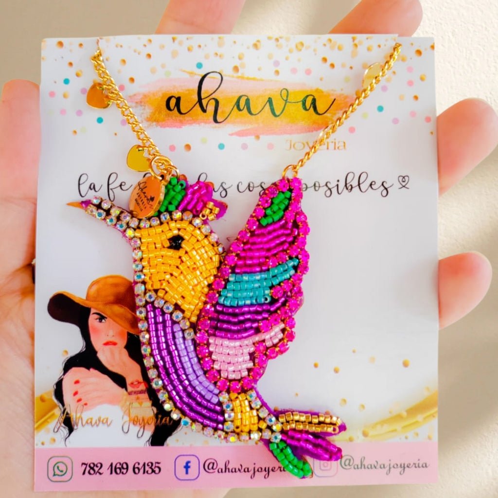 Collar bordado a mano colibrí - Ahava joyería artesanal
