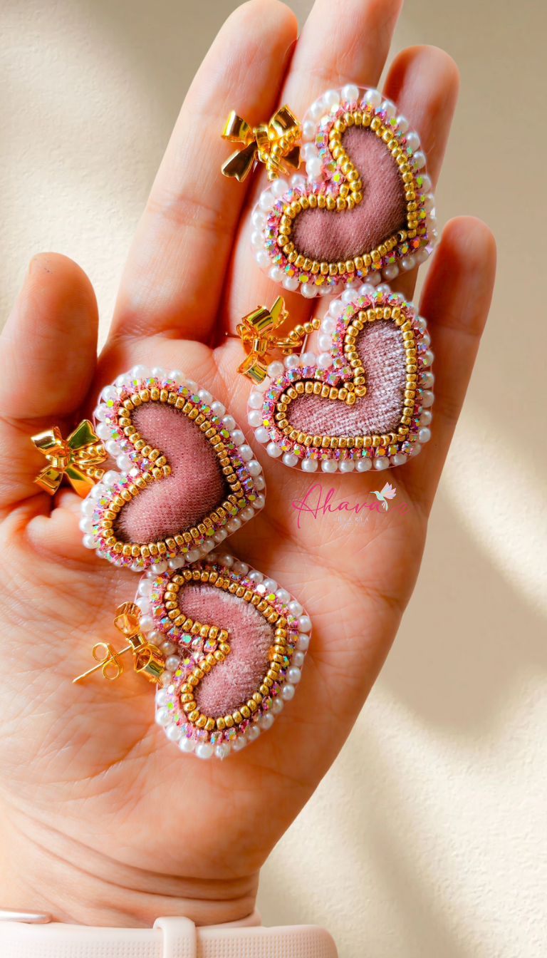 Aretes bordados hecho a mano coquette - Ahava joyería artesanal