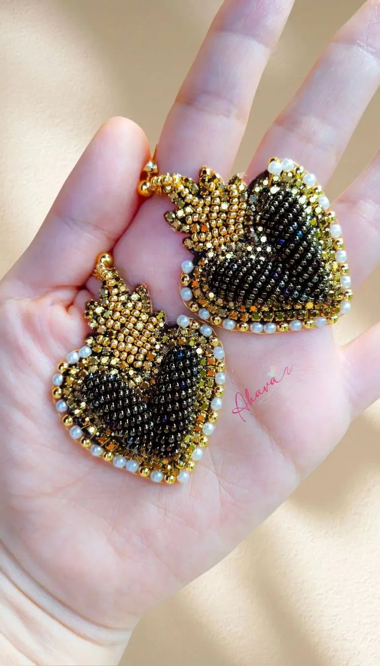 Aretes bordado artesanal corazón medianos