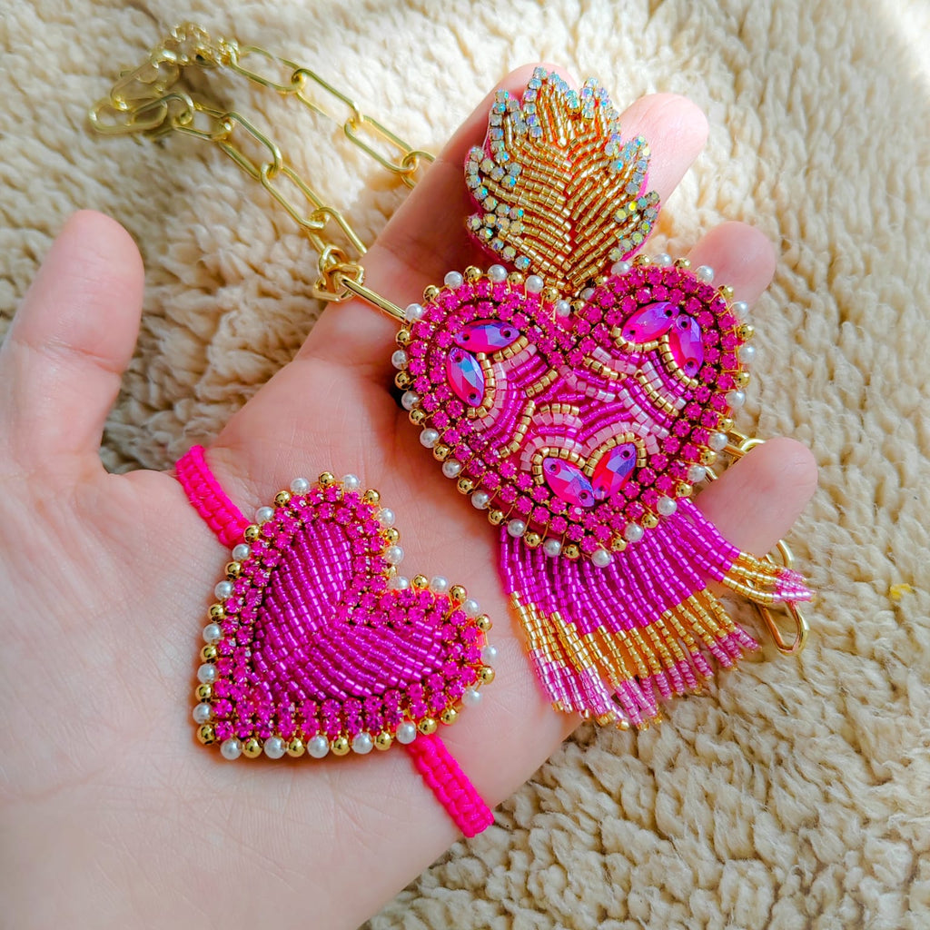 Collar artesanal bordado corazón mexicano - Ahava joyería artesanal