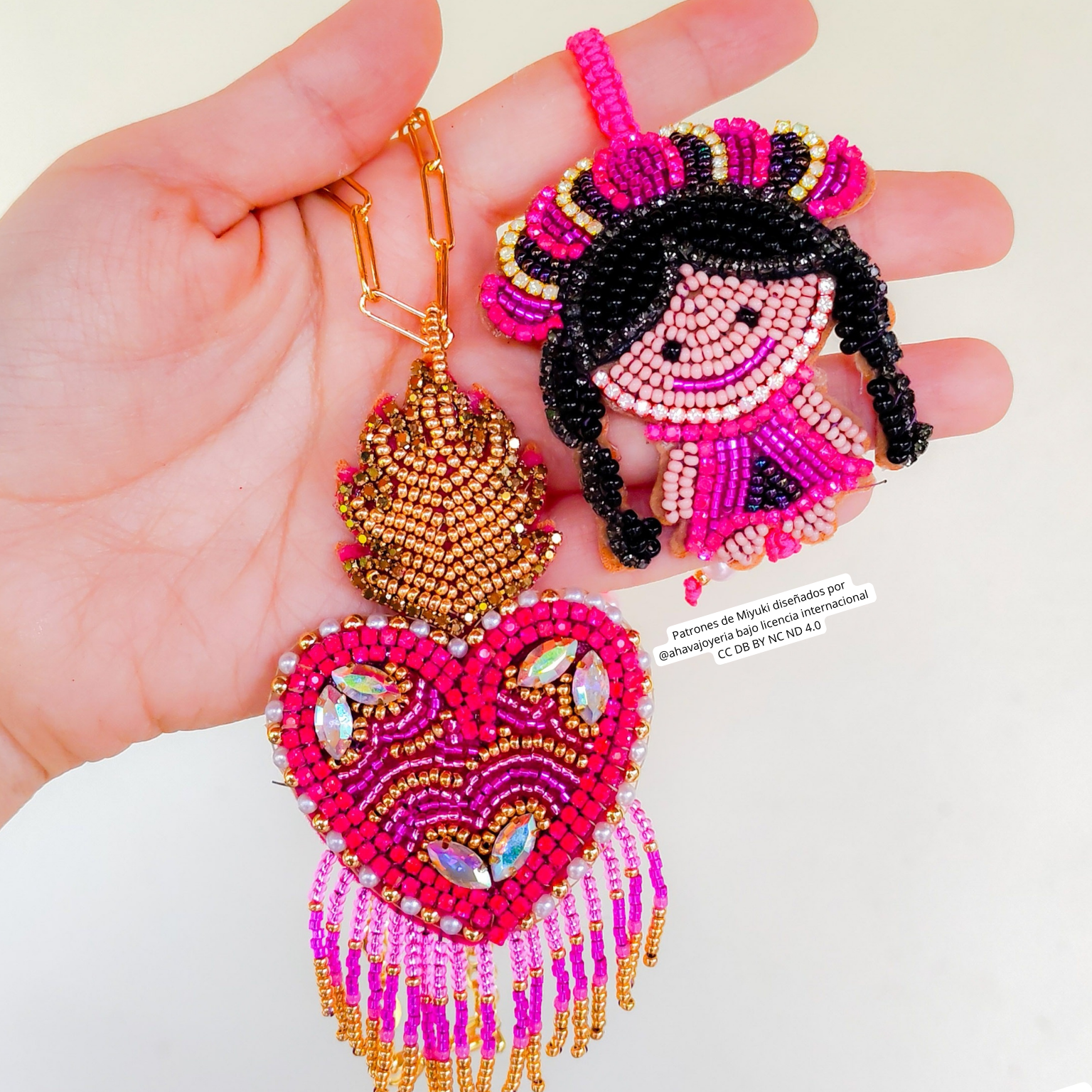 Collar bordado en cuentas y cristal muñeca mexicana lele - Ahava joyería artesanal
