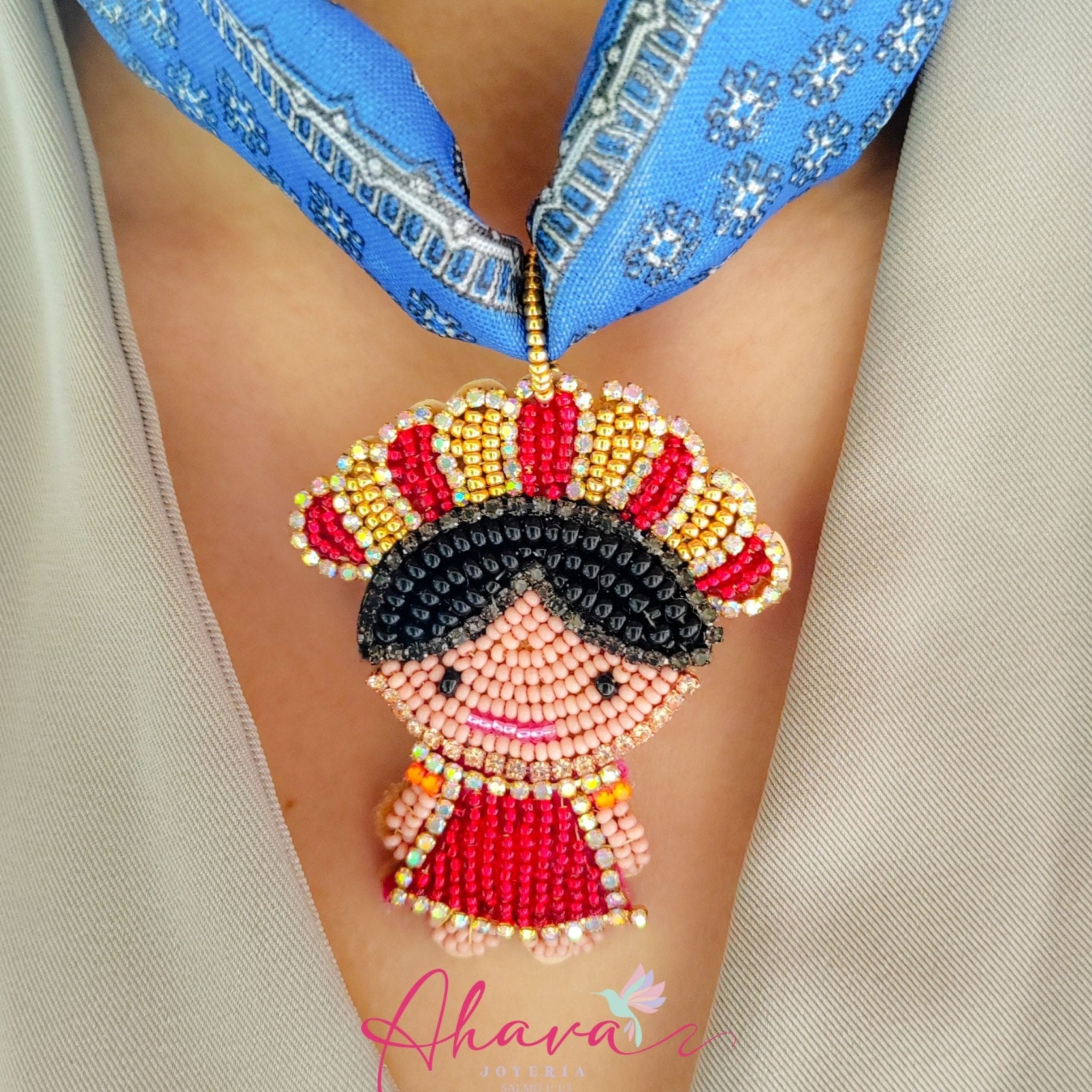 Collar bordado en cuentas y cristal muñeca mexicana lele - Ahava joyería artesanal