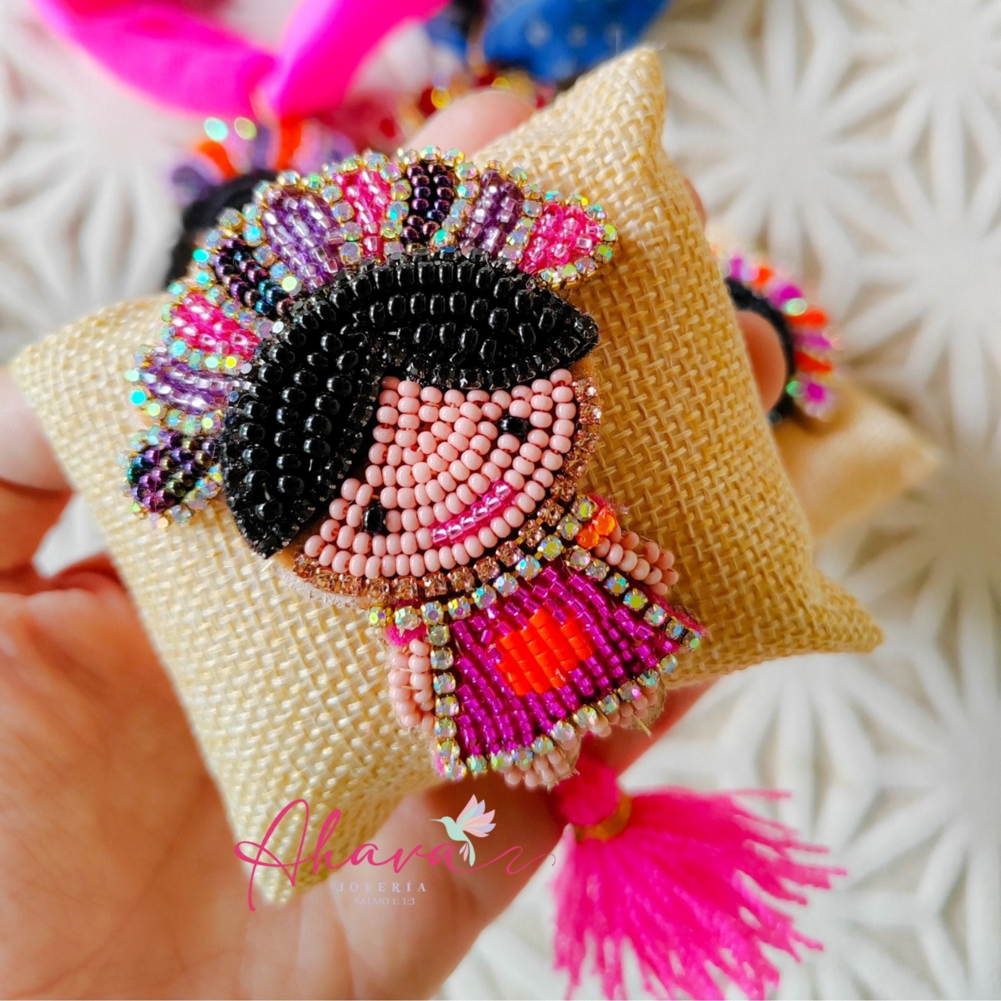 Collar bordado en cuentas y cristal muñeca mexicana lele - Ahava joyería artesanal